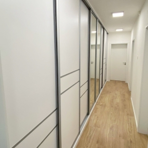 Vestavěná skříň na míru